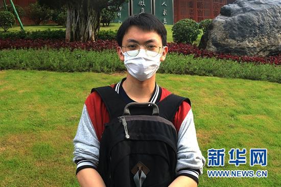 “和玩得好的兄弟们一起去旅游,痛痛快快地打几场篮球……”——考生谭琦林 新华网 滕华 摄