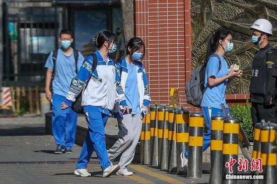 6月2日起,北京市非涉疫高三学生可以返校。 中新社记者 贾天勇 摄