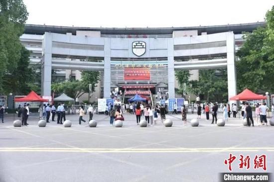 考试顺利进入考场。 邻水县委宣传部供图