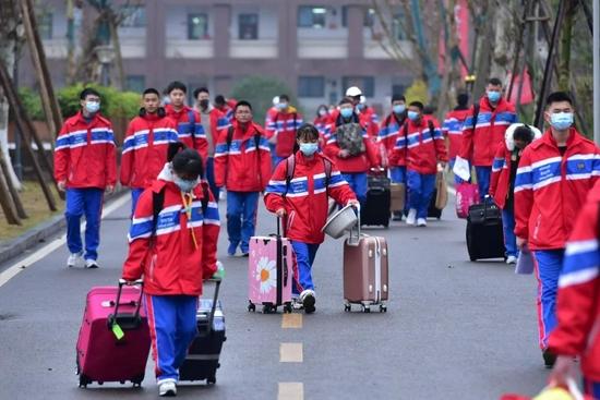 “重点学校”复办初中之后,与周边学校会不会产生竞争,还很难说。/视觉中国
