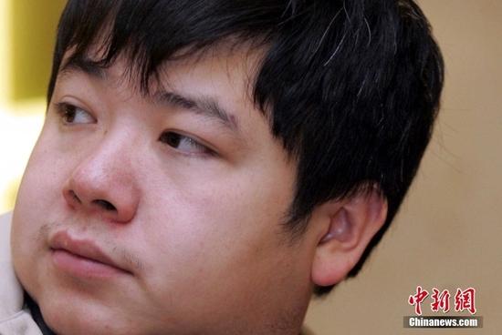 资料图:在第10届三星杯世界围棋公开赛三番棋决赛中,中国罗洗河九段2:1击败韩国李昌镐九段,夺得三星杯冠军,也创造了中国棋手在世界大赛决赛中首次击败李昌镐夺冠的历史。中新社记者 武仲林 摄