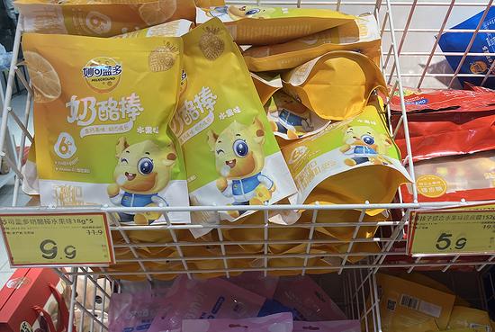 在好特卖售卖的妙可蓝多奶酪棒产品。(图片拍摄:赵晓娟)