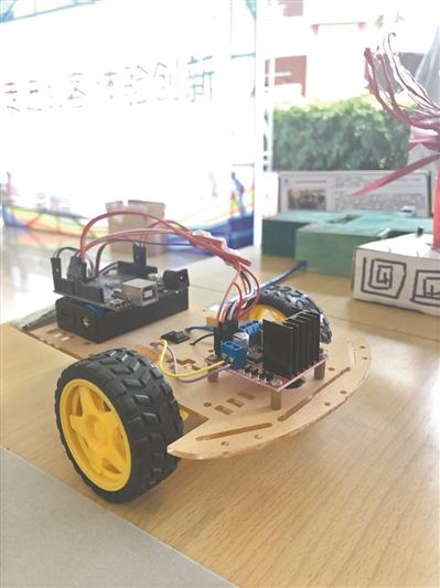学生们的实验作品。