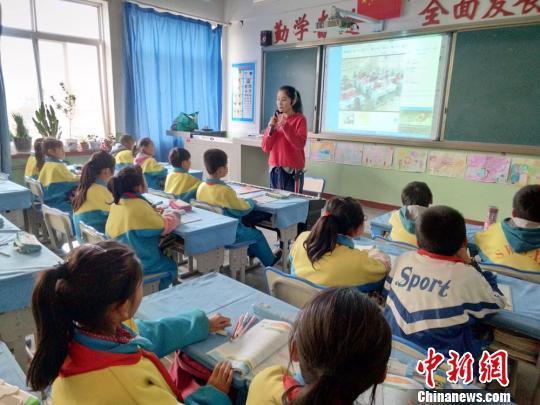 一名老师正在上课