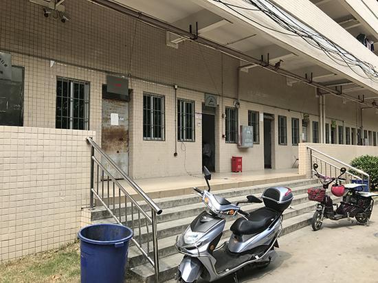 广州花都区国光公司所在地,此办公楼一层为多家劳务派遣公司驻厂办公室。