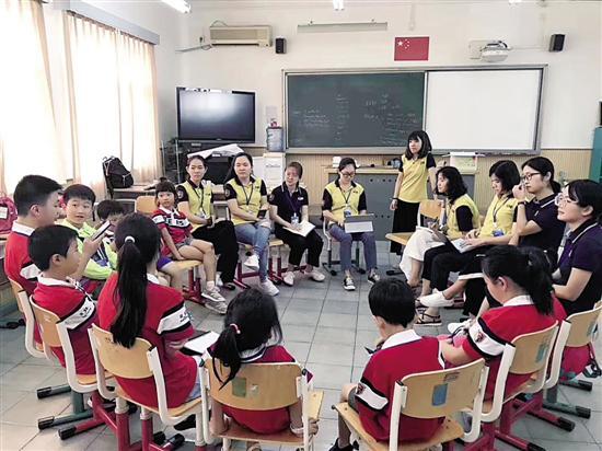 孩子就项目话题进行探讨