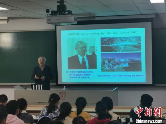 该课程聚焦未来前沿科技,通过院士学者亲自授课,为各学科感兴趣的学生打下科学教育的基础。南京大学供图
