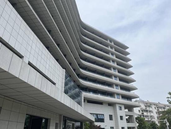 “考研新城”提供的住宿配套小圆角公寓六月初开放,离聚人研习室步行约五分钟