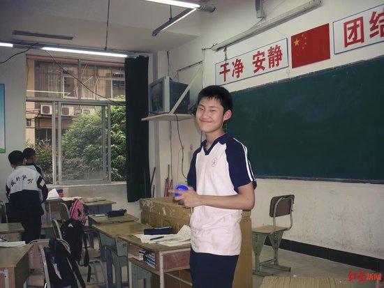 ▲十年前,在教室里的夏彬耀 受访者供图