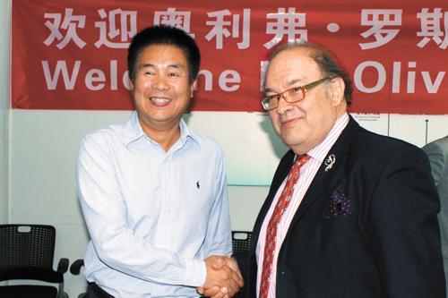 2014年9月20日,奥利弗。罗斯柴尔德(右)访问中国国际技术转移中心