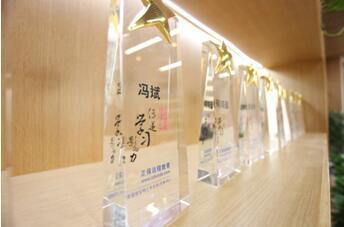 两个半小时的颁奖仪式中,我们听到了这样的学习故事: