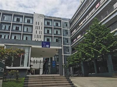 发生凶案的东苑二幢学生宿舍。新京报记者 韩雪枫 摄