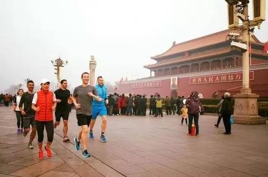 热爱挑战和运动的扎克伯格最赞的一点是,他每年都会定下一个新的目标。