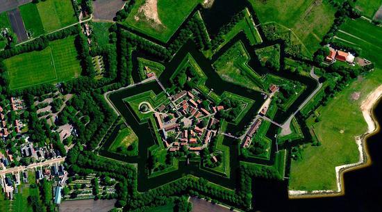 The town of Bourtange, Netherlands - shaped like a star。