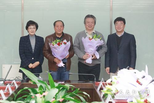 (靳诺书记、刘伟校长为杰出人文学者特聘教授张志伟、李秋零颁发聘书)