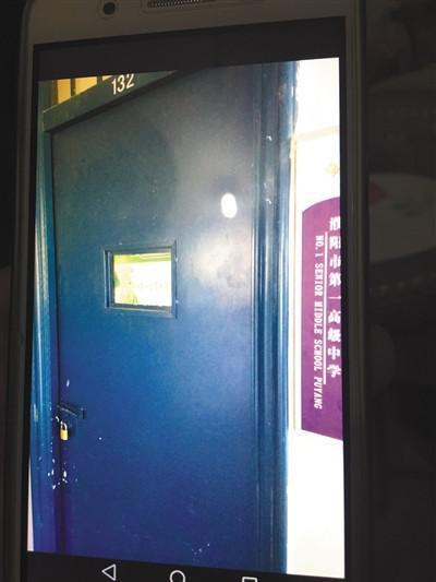 案发寝室的门锁曾被砸开