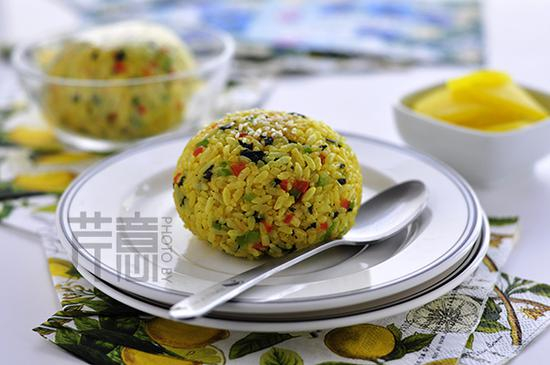 #剩食美食家# <wbr>五色金枪鱼饭团:用剩米饭做有内涵的便当!