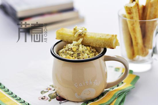 #剩食美食家# <wbr>鸡蛋馒头棒:剩馒头的新吃法!