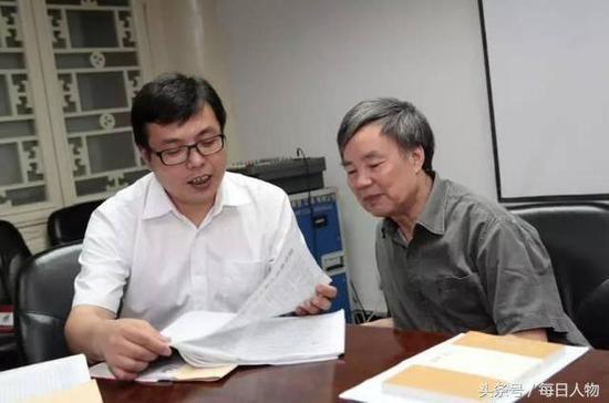 毕业20多年后,拜访当年北大的班主任,后来任北大中文系主任的温儒敏教授。