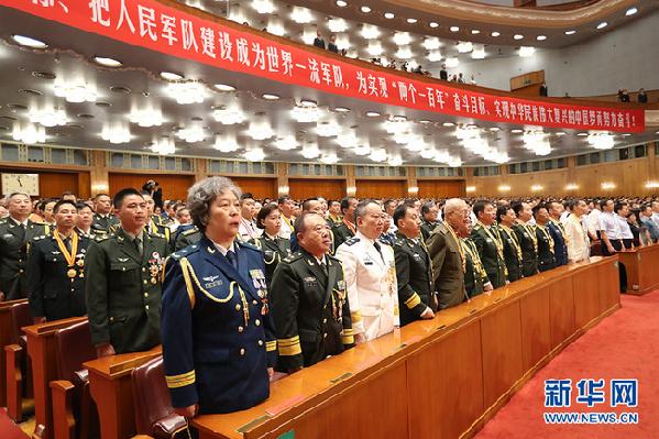 庆祝中国人民解放军建军90周年大会8月1日在人民大会堂举行。图为现场奏唱《中国人民解放军军歌》。新华网 陈杰 摄