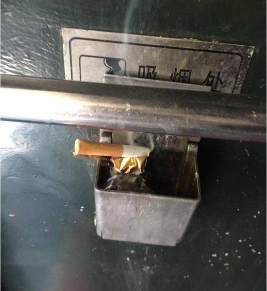 该河北准大学生在普列上拍摄的吸烟处。 本文图片均来自该起诉大学生及其代理律师供图