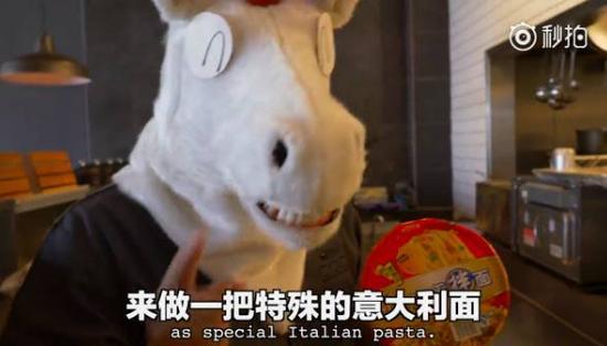 他还悟出了一个真理:想要卖得贵,量必须得少,所以这道菜的精髓是“量少价高”
