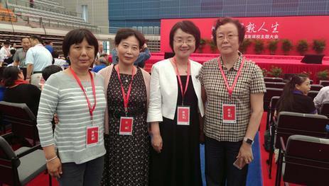 女生们风采依旧。(从左至右:屠颖颖、汪澜、颜海平、胡文佩)