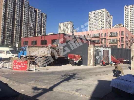 垃圾中转站门口摄/记者 李阳煜