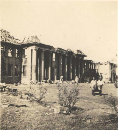 1937年被日军轰炸后的同济大学大礼堂