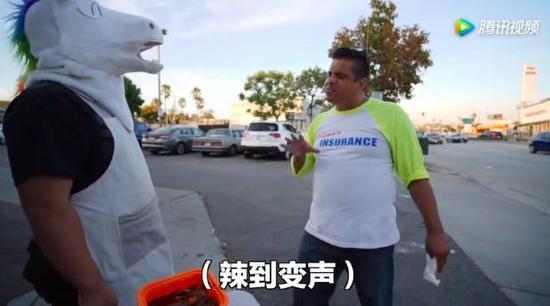 似乎说话也不大利索了,莫不是舌头被辣肿了?角角试探性的询问,你眼角滑过的是被辣出的泪水么?