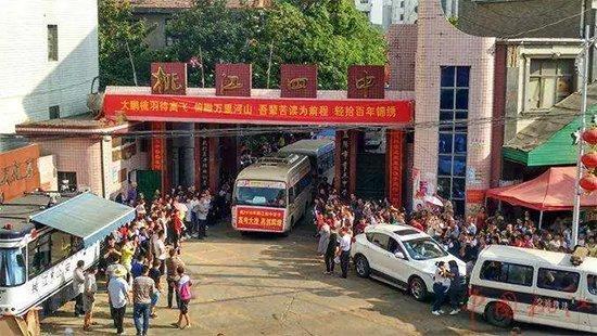 湖南省桃江县第四中学,今年8月该校高三364班爆发大面积肺结核。图片来自网络