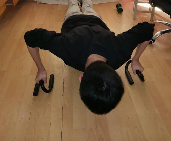 上海市文来中学高三学生曹子恒体育锻炼。均为受访者供图