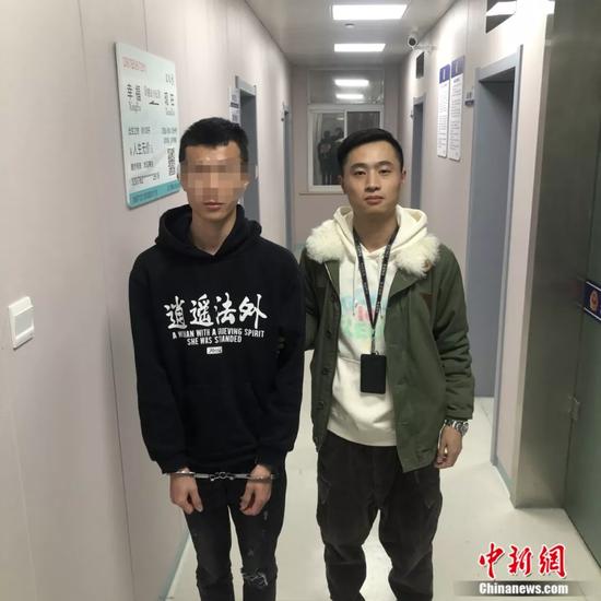 网友:这个自首方式我给100分。
