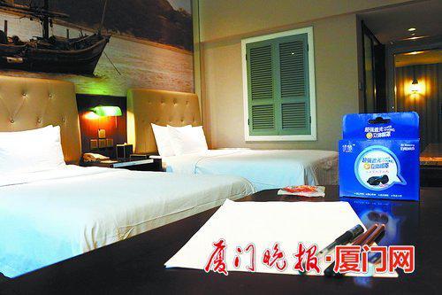 一些酒店的高考房,提供立体眼罩、2B铅笔、A4纸等物品。酒店供图