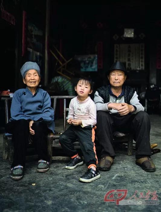 放学后的石美琳与太公太婆生活在一起。