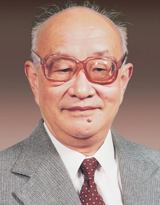 査全性,中国共产党党员,我国著名电化学家,中国科学院化学部院士,武汉大学教授、博士生导师。 本文图片(除署名外)、人物生平资料均由武汉大学化学与分子科学学院提供