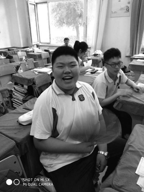 以前的他:305斤
