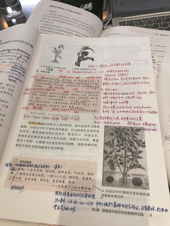 有20多年教学经验的执信中学历史科组长刘琴老师的教材上,写满笔记