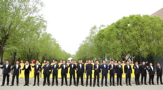 歌剧系学生用浑厚有力、抒情动人的合唱,唱出祖国的温柔和深沉。