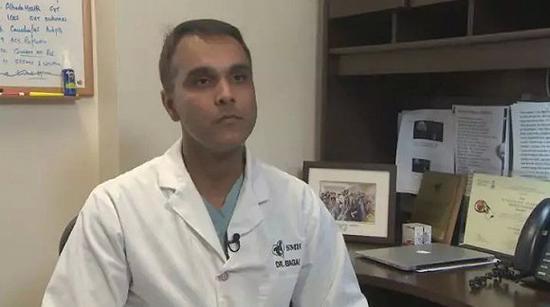 (圣麦克医院的心脏外科ICU主任医师Dr.Akshay Bagai。图源:CBC)