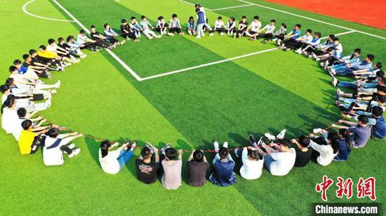 2021年高考临近,江西省赣州市会昌县各所中学通过各种趣味方式减压。 朱海鹏 摄