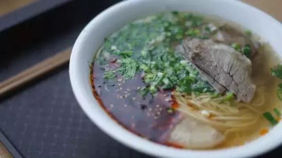兰州风味的清汤拉面/图片来源:西北大学