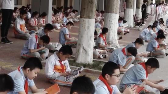 ▲微博视频截图。
