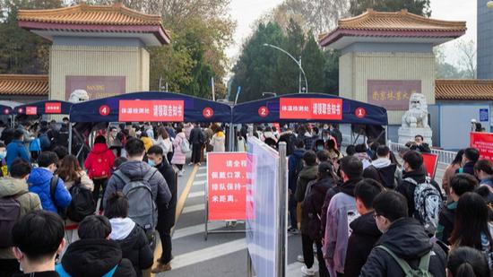 公务员考试 资料图 新华社供图