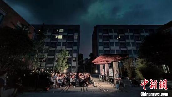 四川农业大学学生“昼耕夜读”。 四川农业大学供图