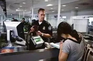 不过,移民局向留学生开刀,也是因为留学生黑在美国的不在少数。