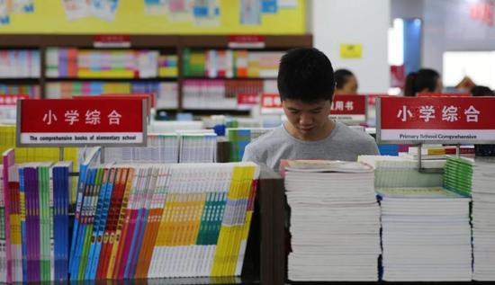 新华书店里的教辅