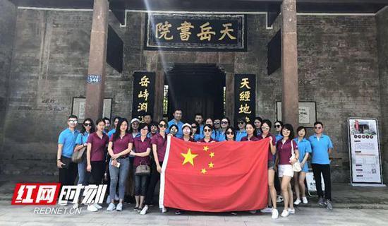 旅游方式上大有改变,家人参与随行比重较大。