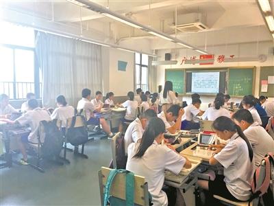 进入初中后学习进度相当快,没提前准备的孩子跟课程会很吃力。