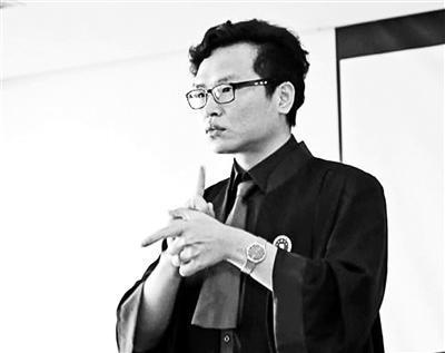 唐帅在庭审中用手语辩护